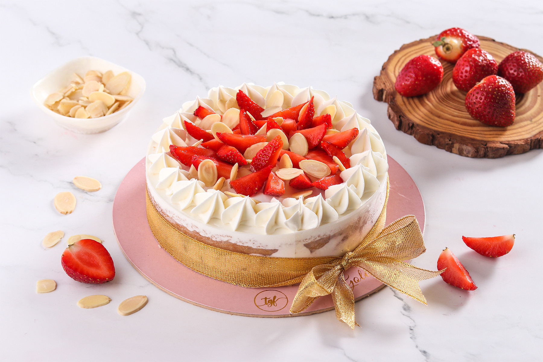 Fresh Strawberry Vanilla with Roasted Almonds Regular Cake