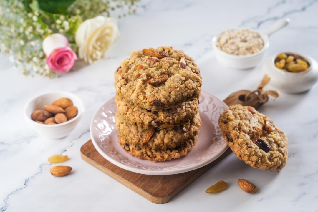 Oatmeal resin almond cookie (75 gms each)